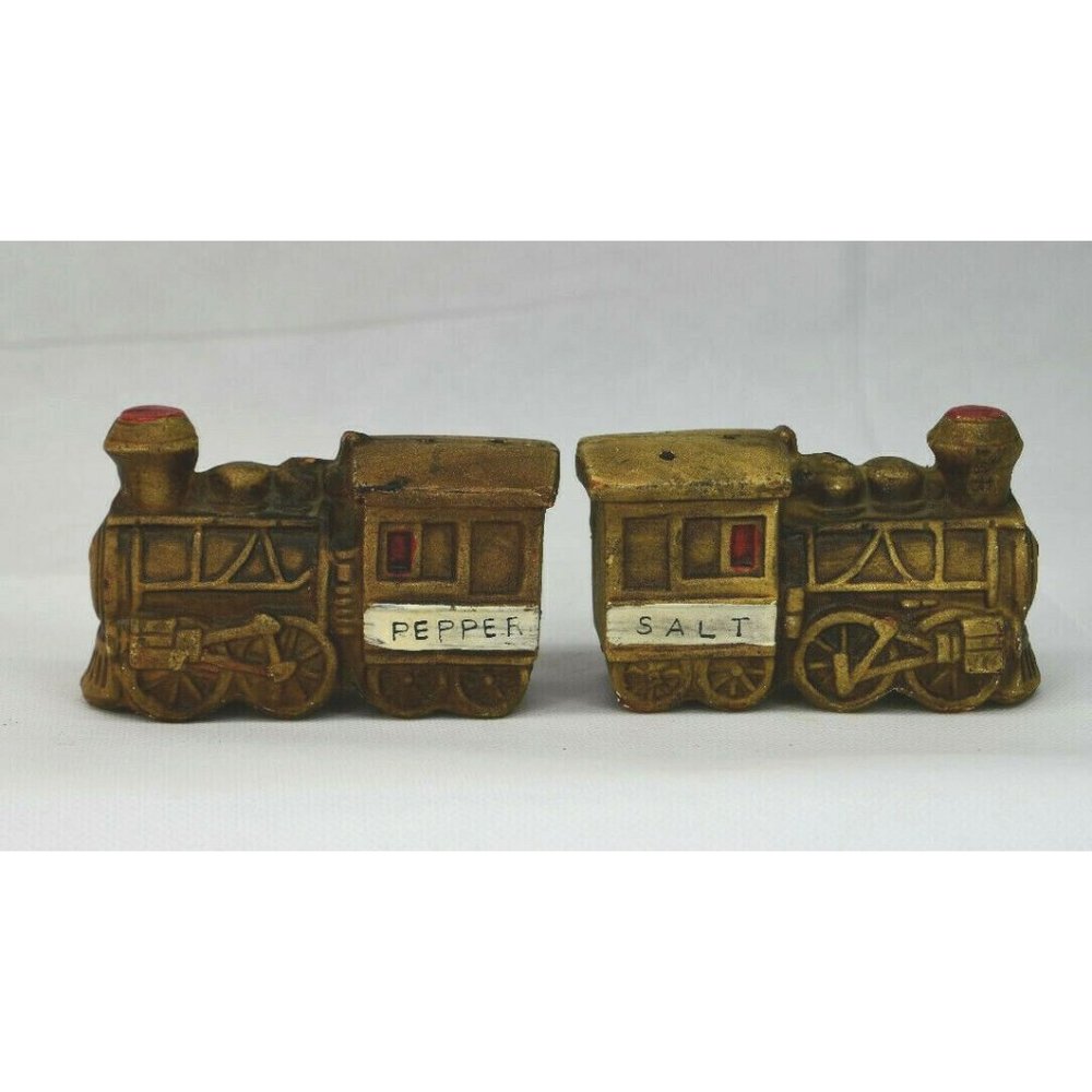 Vintage Train Locomotives Figural Salt And Pepper Shakers